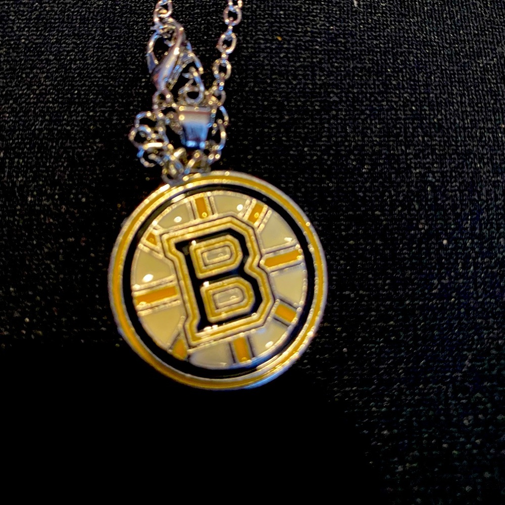 ***Bundle items and save****Boston Bruins necklace